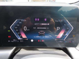 ◆インスツルメント・パネルのエレガントなデザインは、BMW特有の水平ラインで構成され、室内空間に端正な印象をもたらします。人間工学に基づいてレイアウトされた重要な操作系統は、直観的な操作が可能です◆