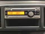 純正CDチューナーにはAUX入力端子がついてますので外部入力から音楽などを楽しめます。その下には1DIN分の小物入れがついています。CDケースなどを入れるのに便利です。