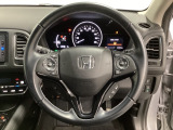 ハンドルにHondaセンシング系のクルーズコントロールやレーンキープアシストなどのスイッチと、オーディオの操作スイッチが装備されています。ハンドルから手を離さず安全に操作できます。