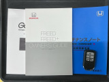 スマートキーは鍵をバッグに入れたままでもドアロックの開閉やエンジンのON・OFFができます。夜間や雨の日も鍵を探さなくて良いので便利です。