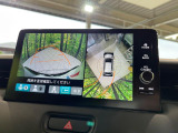 【マルチビューカメラシステム】専用のカメラにより、上から見下ろしたような視点で360度クルマの周囲を確認することができます☆死角部分も確認しやすく、狭い場所での切り返しや駐車もスムーズに行えます。