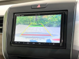 【バックカメラ】駐車時に後方がリアルタイム映像で確認できます。大型商業施設や立体駐車場での駐車時や、夜間のバック時に大活躍!運転スキルに関わらず、今や必須となった装備のひとつです!