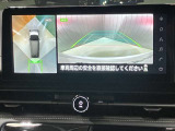 【アラウンドビューモニター】車を上から見下ろしているかのような映像で周囲の状況がひと目で確認、狭い駐車場に駐車するときも安心です♪