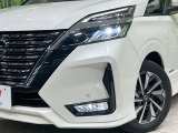 【LEDヘッドライト】悪天候や夜間走行時も良好な視界を確保し安心して運転できる高輝度LEDヘッドライトを装備!点灯速度が早く、消費電力も抑えられています。