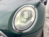 ●LEDヘッドライト:夜間走行時も良好な視界を確保し安心して運転できる高輝度LEDヘッドライトを装備!点灯速度が早く、消費電力も抑えられています。