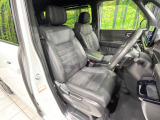 運転席まわりには十分なスペースがあり、大柄な方でもゆったり運転していただける環境です。