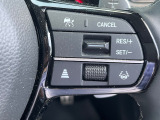 Hondaセンシングの機能のひとつ、アダプティブクルーズコントロール付!アクセルから足を離しても設定したスピードと前車との車間を保ち走行してくれます!車線維持もアシスト☆高速道路で疲労軽減ですね☆