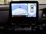 パノラミックビューモニター付きです。車両を上から見たような映像をディスプレイオーディオ画面に表示。運転席からの目視だけでは見にくい、車両周辺の状況をリアルタイムでしっかり確認できます。