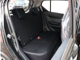 『1台』のお車に対して、3名体制で日々議論を重ね仕入れを行っております。