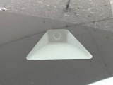 【衝突軽減装置】走行中に前方の車両等を認識し、衝突しそうな時は警報とブレーキで衝突回避と被害軽減をアシスト。より安全にドライブをお楽しみいただけます。