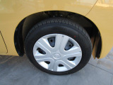 タイヤサイズは155/65R14です。残り溝も充分にございます。