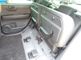 ◆チップアップ&ダイブダウン機構付【ULTR SEAT】は後席座面を左右分割で跳ね上げることができます。トランクで積載できない背の高い荷物をラクラク収納できます。ホンダ車ならではの人気装備です。
