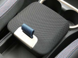MINIらしいユニークなデザインのセンターコンソールボックス!