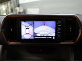 パノラミックビューモニター付きです。車両を上から見たような映像をディスプレイオーディオ画面に表示。運転席からの目視だけでは見にくい、車両周辺の状況をリアルタイムでしっかり確認できます。