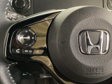 ステアリングスイッチがついていますので、オーディオのチャンネル変更、ボリューム、ジャンル変更が操作可能です。ハンドルから手を離さず安全に操作できます。