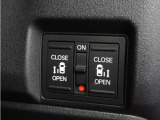両側電動スライドドア◆狭い駐車場でも乗り降りが楽々♪お子様が隣の車にドアを当ててしまう心配もございません!小さなお子様連れの方もこれで安心。
