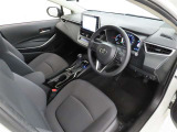 シンプルで使いやすいデザインの運転席です。