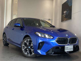 【BMWの伝統-1】BMWの特徴的な&ldquo;キドニーグリル&rdquo;は、80年以上続く伝統の形でございます。変わらないこだわりのデザインが、プレミアムブランド&ldquo;BMW&rdquo;を創り出します。