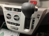 足元のスペースにゆとりがあるインパネシフトを採用!