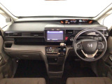 【前方視界】開放的な前方視界!運転がしやすく疲れにくいです♪窓が大きく、見通しがとっても良いおクルマですよ♪