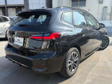【BMWの伝統-3】BMWのお車は、&ldquo;駆け抜ける歓び&rdquo;を体現しております。走行の安定性とコーナリングの良さを追求し、思い通りにハンドルの操作可能です。