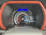 見やすくシンプルなスピードメーターとなっております。