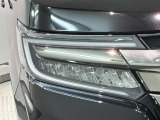 LEDヘッドライトは、点灯の瞬間から最大光量を発揮し、突然暗くなるトンネルなどでの安定感を高めます。