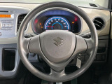 インテリアに合わせたデザインのステアリングは、運転される方のことも考え、運転しやすい形状、大きさです。是非一度、実際に触ってお確かめください。