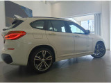 【BMWの伝統-3】BMWのお車は、&ldquo;駆け抜ける歓び&rdquo;を体現しております。走行の安定性とコーナリングの良さを追求し、思い通りにハンドルの操作可能です。