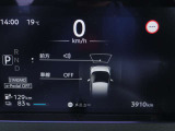 デジタル表示スピードメーターです。  走行距離 3910km ★映し出さ多彩な情報が、快適なドライブをサポートします 。