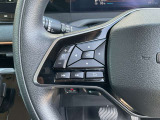 ステアリングスイッチ搭載!ハンドルひとつで手を離さなくても運転中視線をそらさなくても操作が出来て便利です。