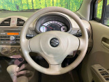 インテリアに合わせたデザインのステアリングは、運転される方のことも考え、運転しやすい形状、大きさです。是非一度、実際に触ってお確かめください。