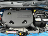 他社の一歩先を行く2気筒ターボ900ccツインエア。 最新のテクノロジーで開発されたダウンサイジングエンジンで、燃費や排出ガス低減に優れ、楽しさをも兼ね備えたフィアット自慢のエンジンです。