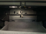 グローブボックス内にETC車載器を搭載しております。