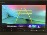 バックでの車庫入れも安心です! リアカメラが付いているバックモニター付のナビを装備しております。操作線もついており距離感も画面から確認できます。