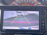 【バックカメラ】駐車時に後方がリアルタイム映像で確認できます。大型商業施設や立体駐車場での駐車時や、夜間のバック時に大活躍!運転スキルに関わらず、今や必須となった装備のひとつです!
