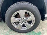 タイヤ残り溝が1.6mmになる目安として「スリップサイン」が設けられています。この車はまだまだ残ってますので、安心してお乗り頂けます!