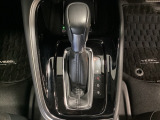「e:HEV」は、モーター走行を中心にしながら電気エネルギーやエンジン動力を最も効率よく使い分けることができる賢いハイブリッドシステムです。サイドブレーキはスイッチ操作の電子制御パーキングブレーキです