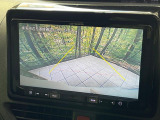 【バックカメラ】駐車時に後方がリアルタイム映像で確認できます。大型商業施設や立体駐車場での駐車時や、夜間のバック時に大活躍!運転スキルに関わらず、今や必須となった装備のひとつです!
