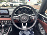 【純正革巻きステアリング】上質な革を使用することで、手にしっかり馴染みとても運転しやすいハンドルです♪