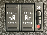 【両側パワースライドドア】スマートキーや運転席のスイッチで後席両側スライドドアの開閉が可能♪電動だから力を入れてドアを開ける必要が無く、小さなお子様でも簡単に開け閉めでき快適です♪