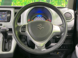 インテリアに合わせたデザインのステアリングは、運転される方のことも考え、運転しやすい形状、大きさです。是非一度、実際に触ってお確かめください。