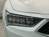 LEDヘッドライトは、点灯の瞬間から最大光量を発揮し、突然暗くなるトンネルなどでの安定感を高めます。