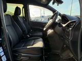 運転席シート廻りは使用感も少なく、良好な状態となっています。前オーナー様が丁寧に使っていたことがよくわかりますね。