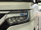 LEDヘッドライトは、点灯の瞬間から最大光量を発揮し、突然暗くなるトンネルなどでの安定感を高めます。