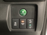 Hondaセンシング用の、VSA(ABS+TCS+横滑り抑制)解除と路外逸脱抑制機能のオンオフスイッチなどはハンドルの右側に装備しています。燃費に役立つECONボタンもここです。