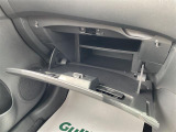 グローブボックスの画像です。店舗にて現車の確認もいただけますので、お電話で在庫のご確認の上是非ご来店くださいませ!!!ワクワクするクルマ選びをご提案します!