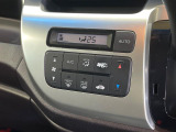 【オートエアコン】一度お好みの温度に設定すれば、車内の温度を検知し風量や温度を自動で調整。暑い&hellip;寒い&hellip;と何度もスイッチ操作をする必要はありません。快適な車内空間には必須の機能ですね♪
