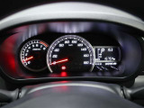 とっても見やすいメーターです。夜間時はラグジュアリーな気分にさせてくれる照明が魅力ですので、夜のドライブも楽しみになりますよ♪