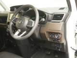 コーナーセンサーを車の前後に装備。障害物までの距離に応じて警告音を変えてお知らせ。縦列駐車時や駐車場・車庫などでの取り回しをサポートします。詳細は販売店スタッフまでおたずねください。